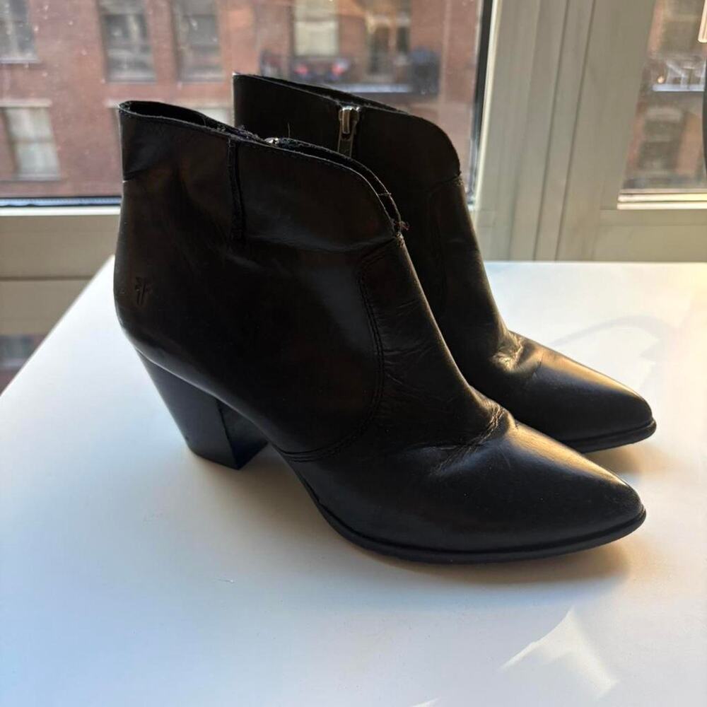 Frye Black Leather Ankle Boots with Pointed Toe and Zipper
